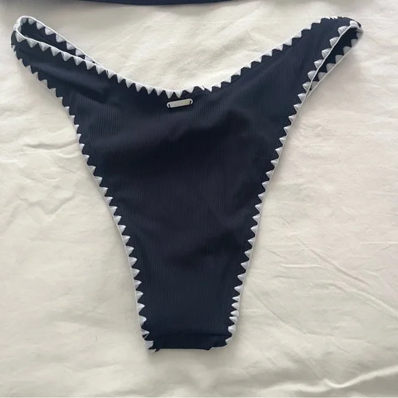 NWT Berlook Navy Contrast Stitch Bikini Top & Bottom Full Set Size Medium - Picture 5 of 13